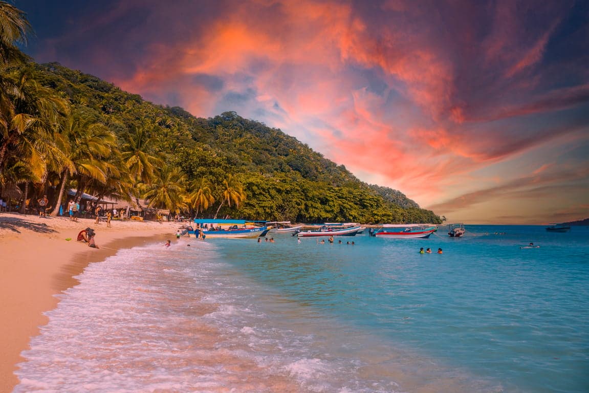 Scuba diving in Honduras